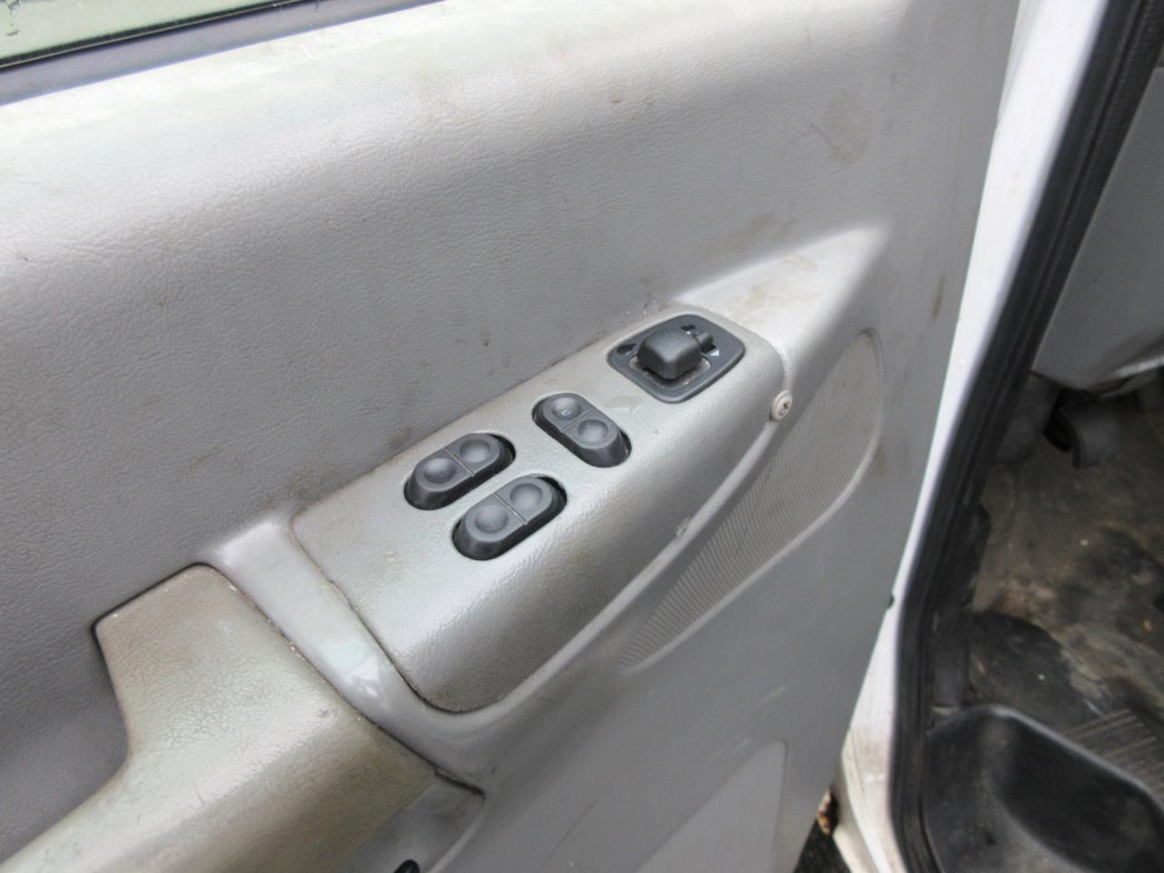 Used 2007 Ford E-350 Empty Cargo Van - photo 6