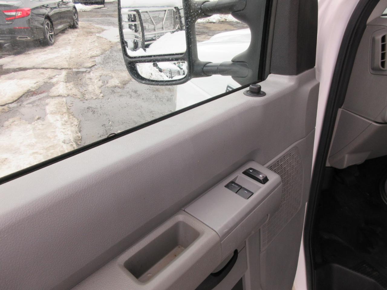 Used 2014 Ford E-450 Cutaway - photo 18
