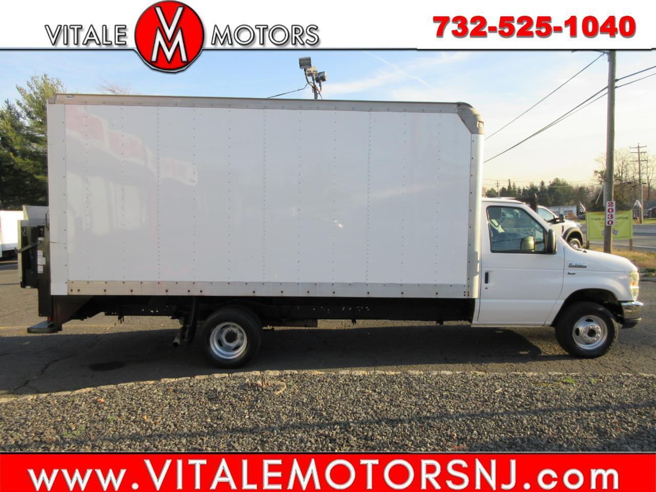 Used 2009 Ford E-350 - photo 1