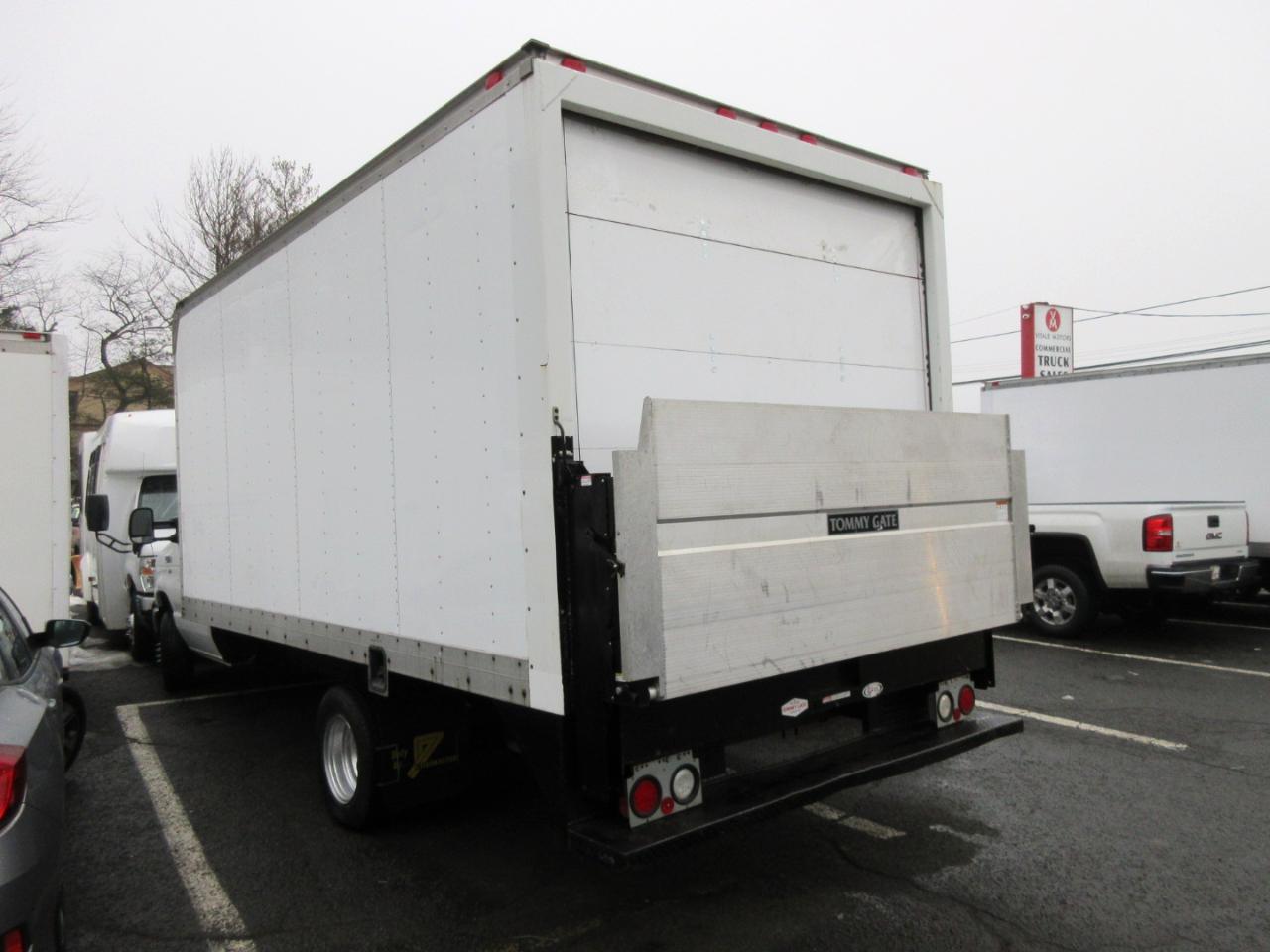 Used 2009 Ford E-350 Cutaway - photo 25