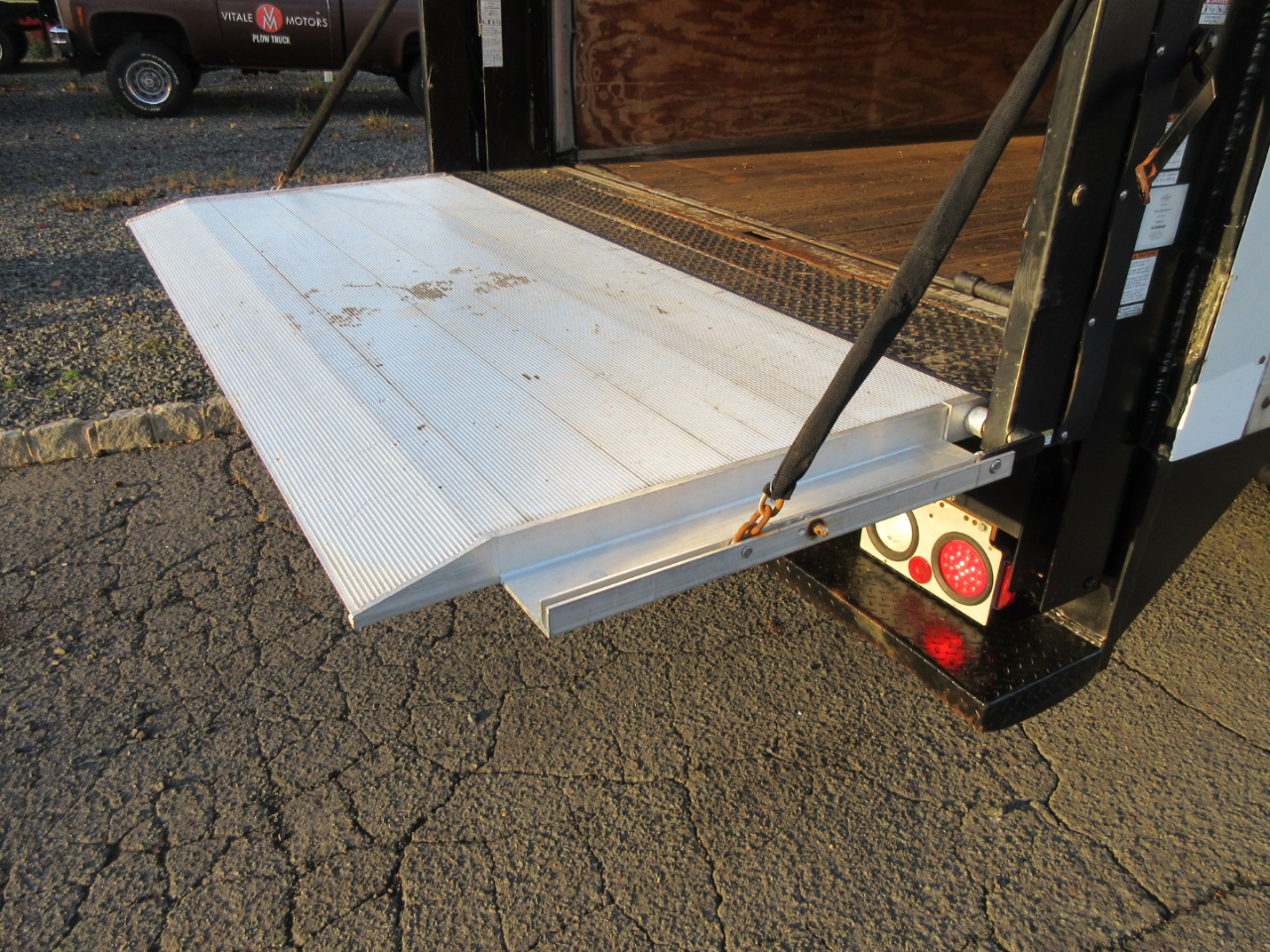 Used 2009 Ford E-350 Cutaway - photo 8