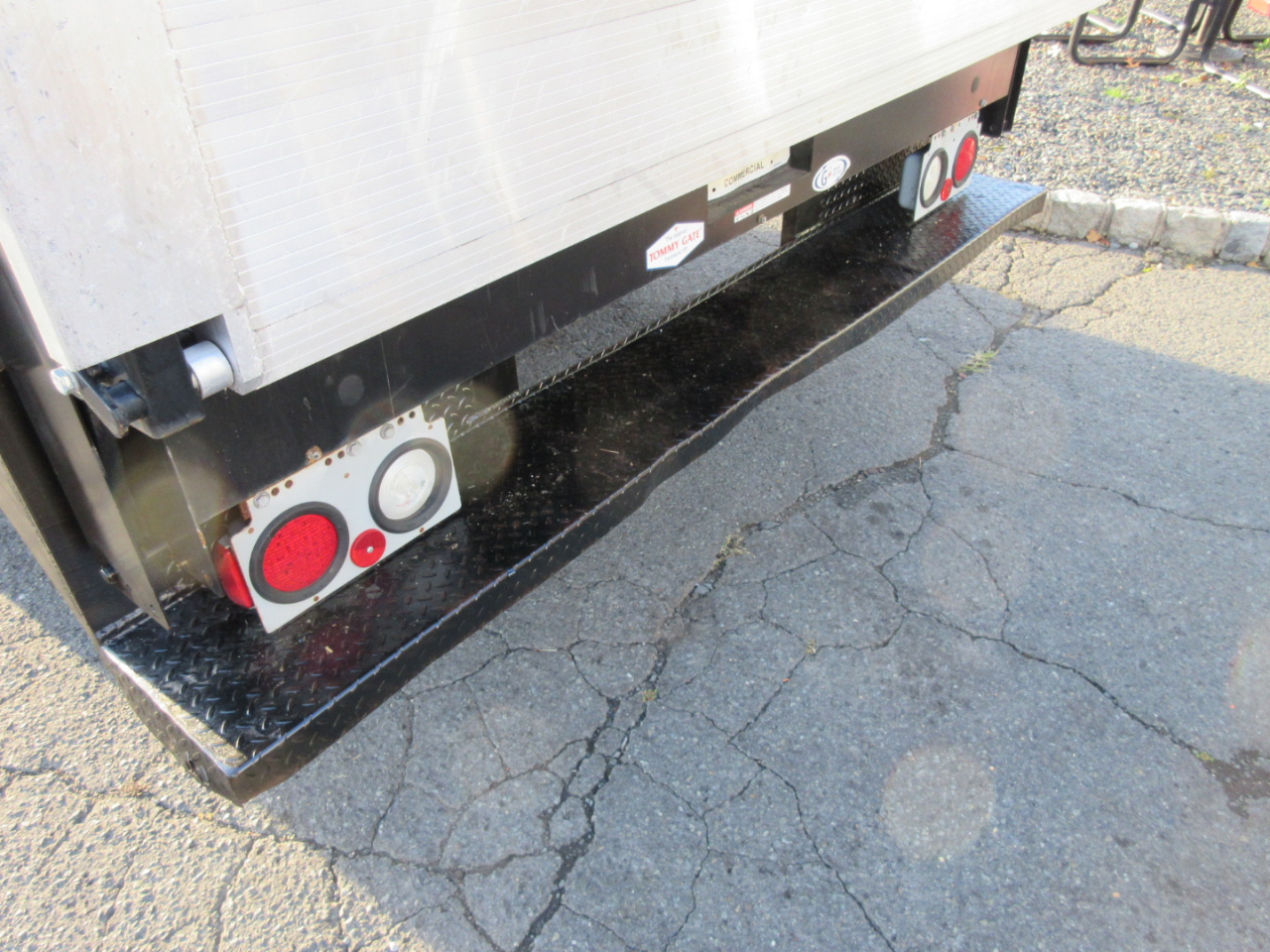 Used 2009 Ford E-350 Cutaway - photo 9