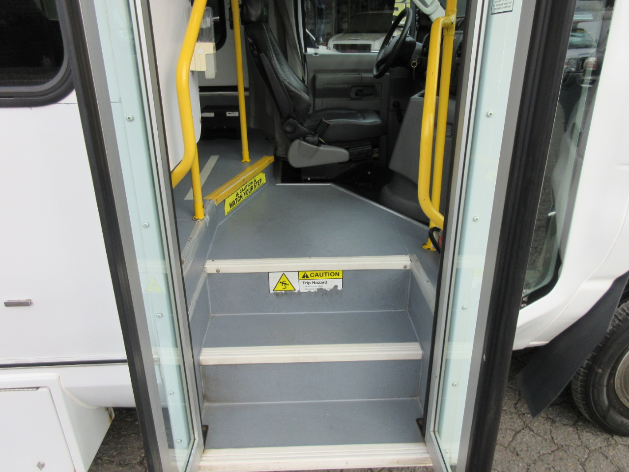 Used 2017 Ford E-450 Cutaway - photo 32