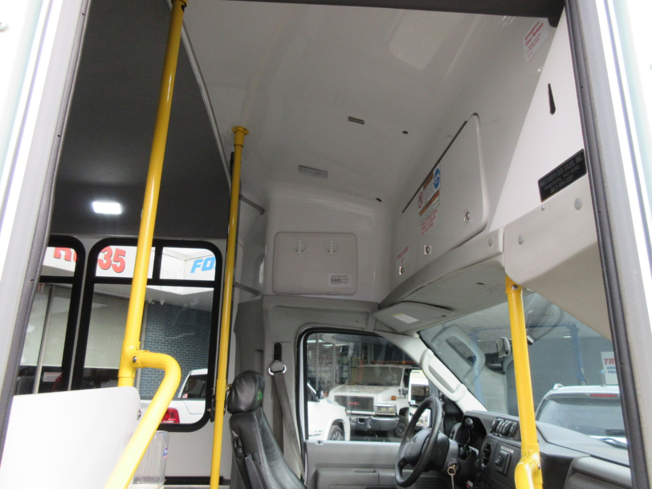 Used 2017 Ford E-450 Cutaway - photo 33
