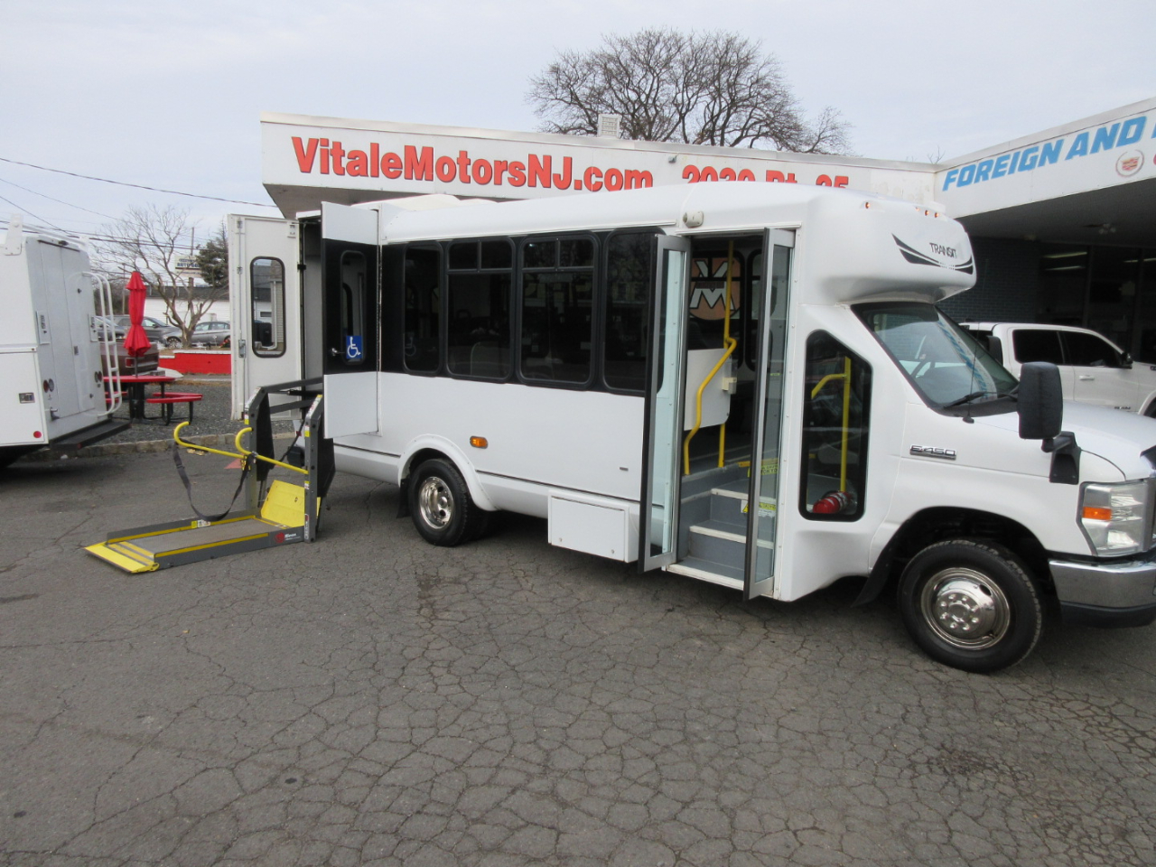 Used 2017 Ford E-450 Cutaway - photo 16