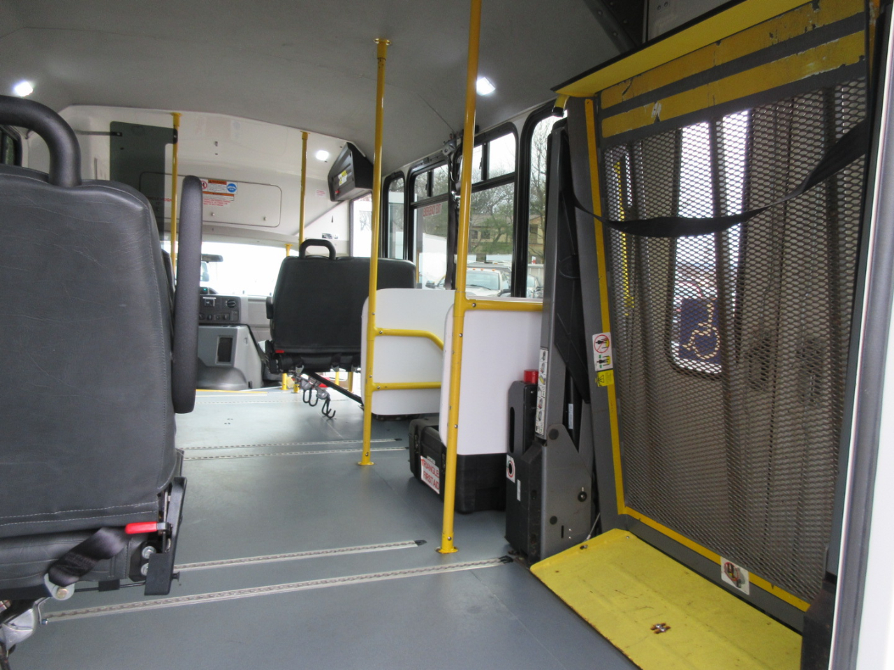 Used 2017 Ford E-450 Cutaway - photo 34