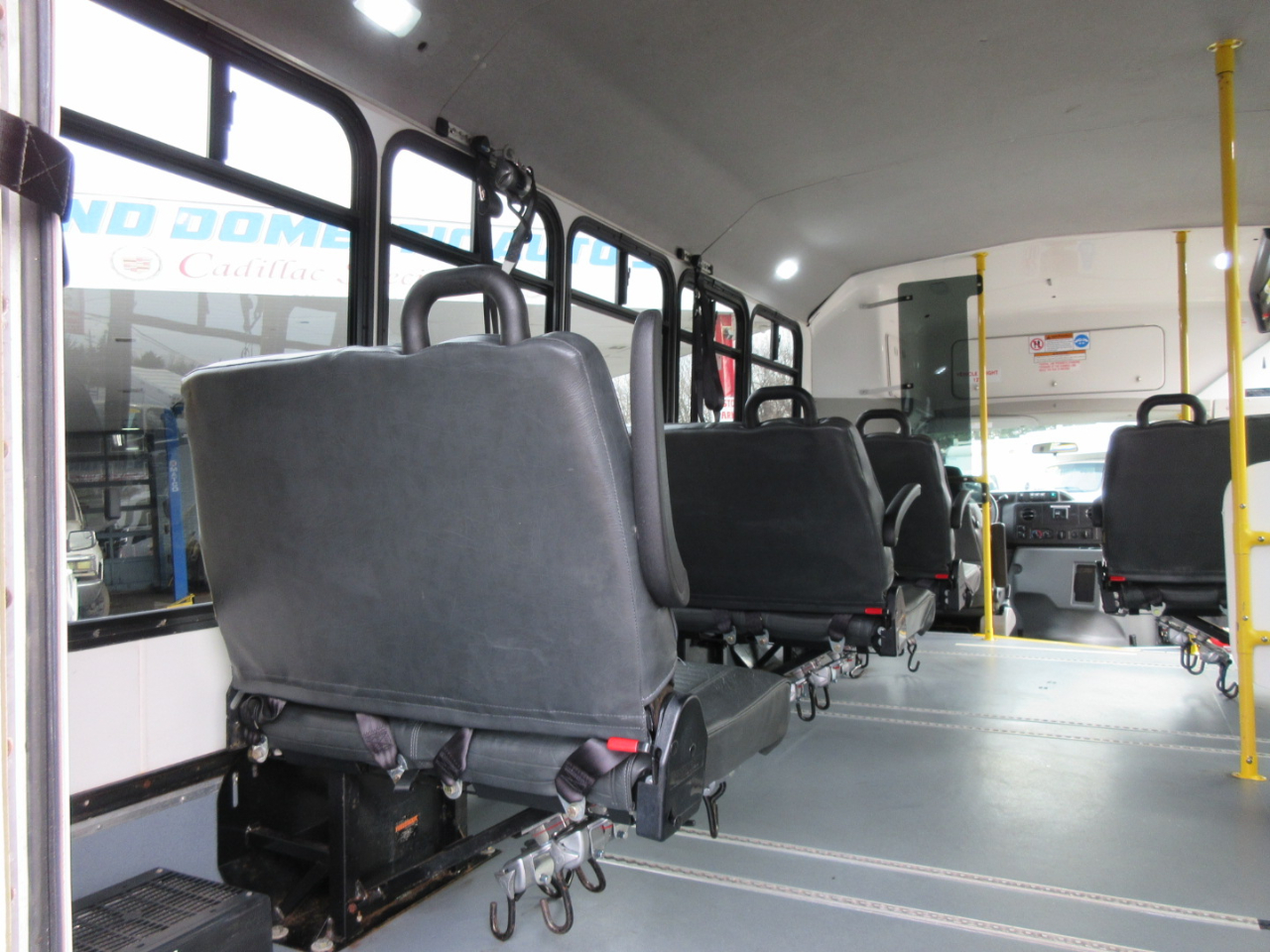 Used 2017 Ford E-450 - photo 1