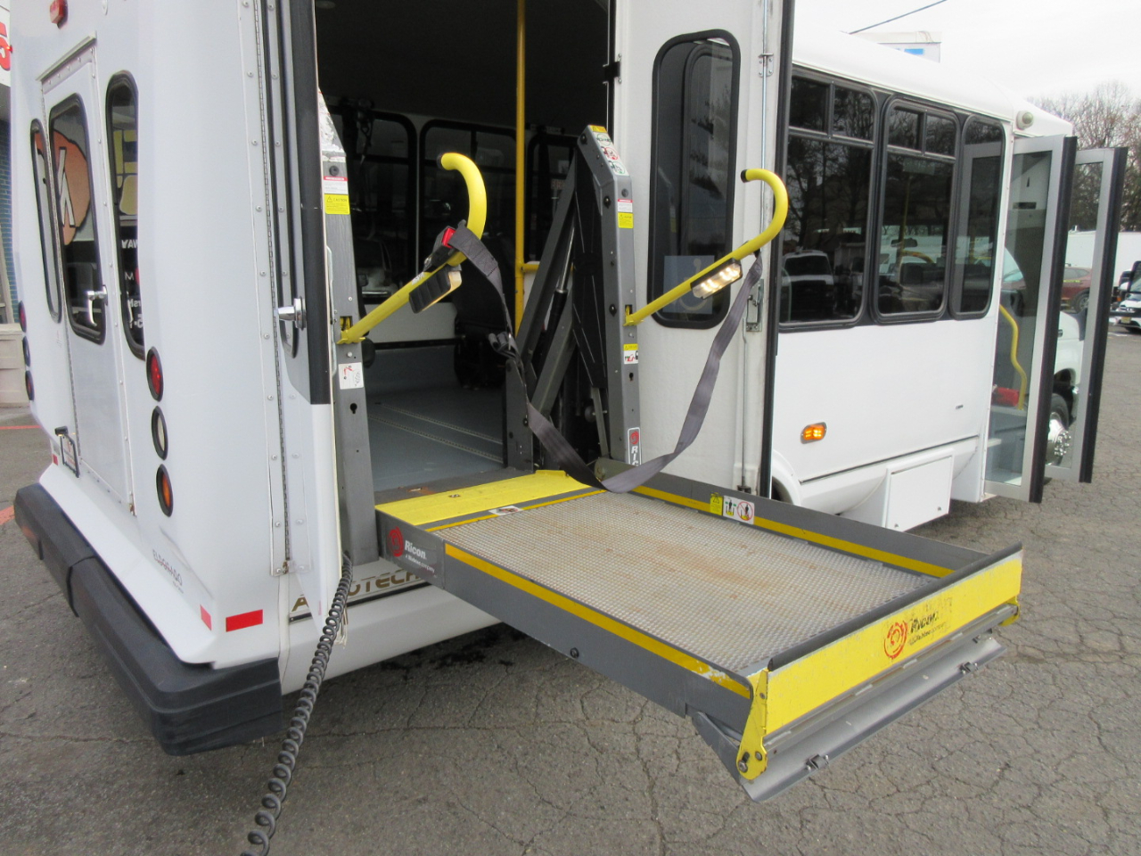 Used 2017 Ford E-450 Cutaway - photo 3