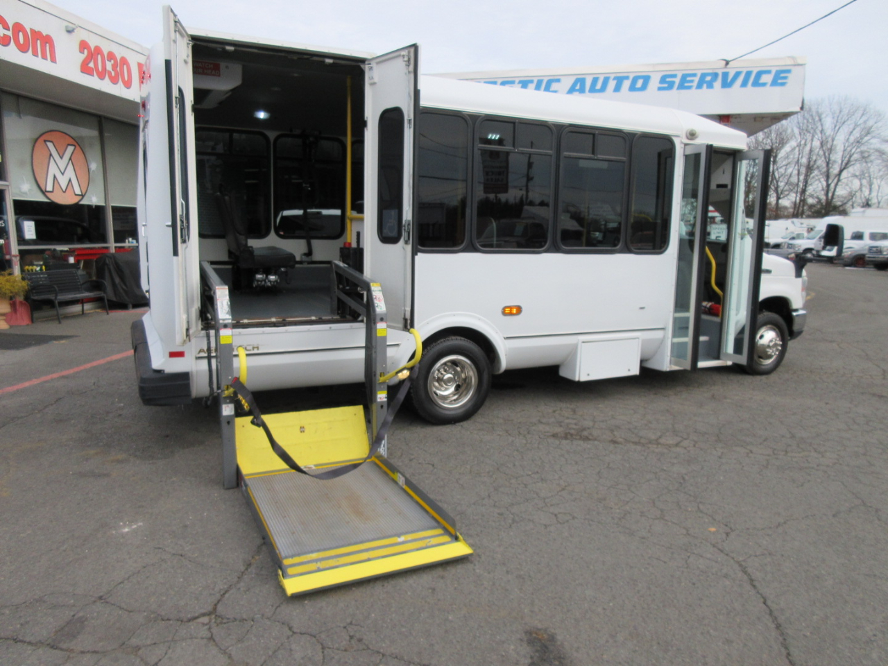 Used 2017 Ford E-450 Cutaway - photo 4
