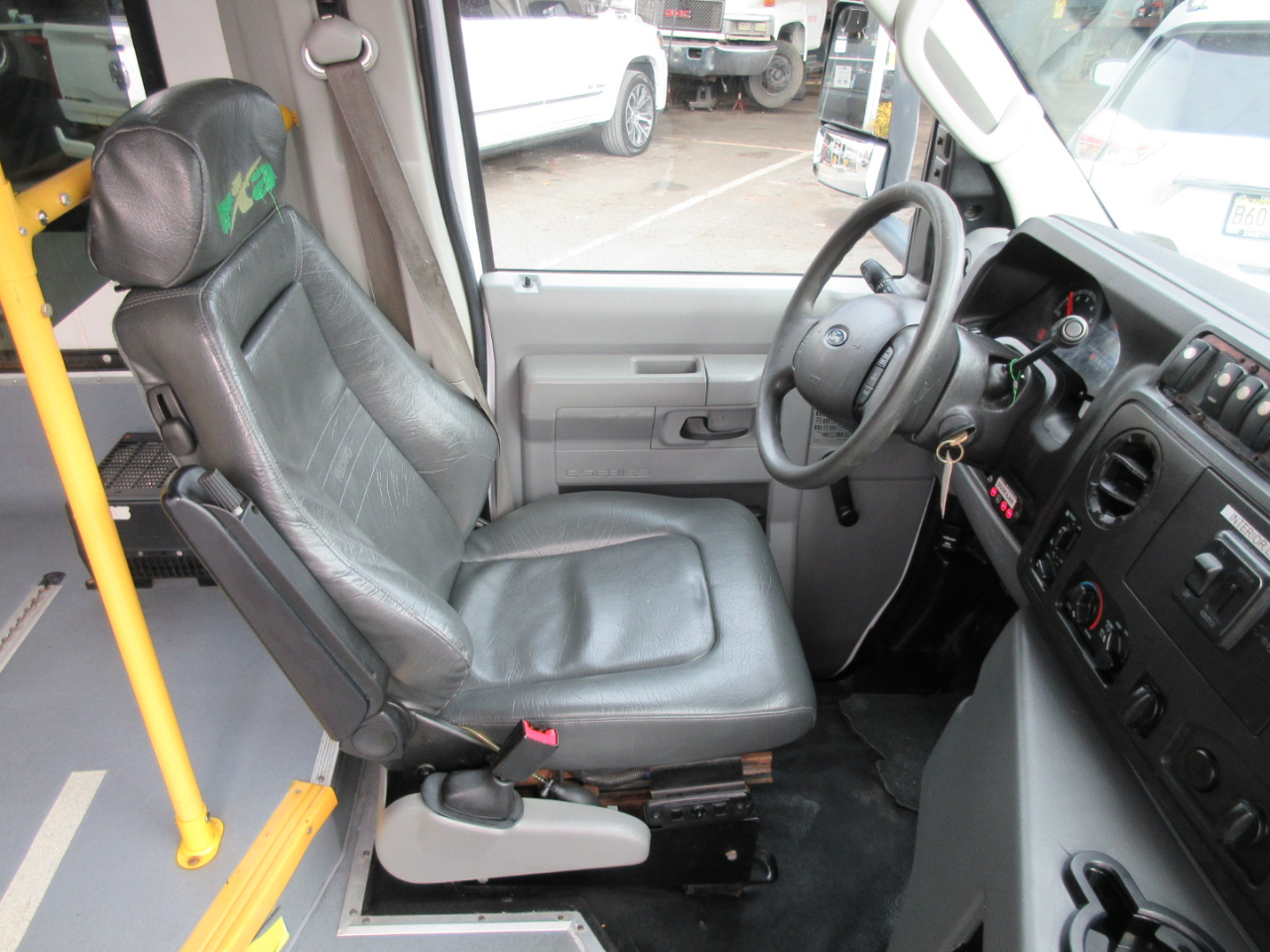 Used 2017 Ford E-450 Cutaway - photo 22