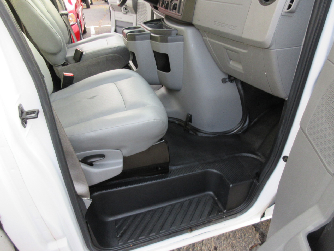 Used 2019 Ford E-350 Cutaway - photo 15