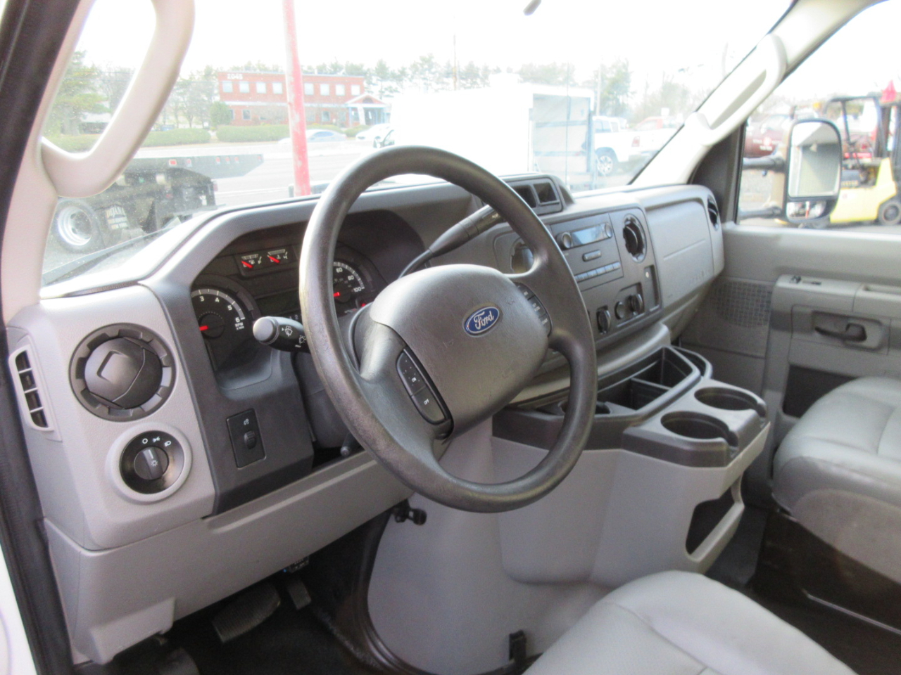 Used 2019 Ford E-350 Cutaway - photo 16