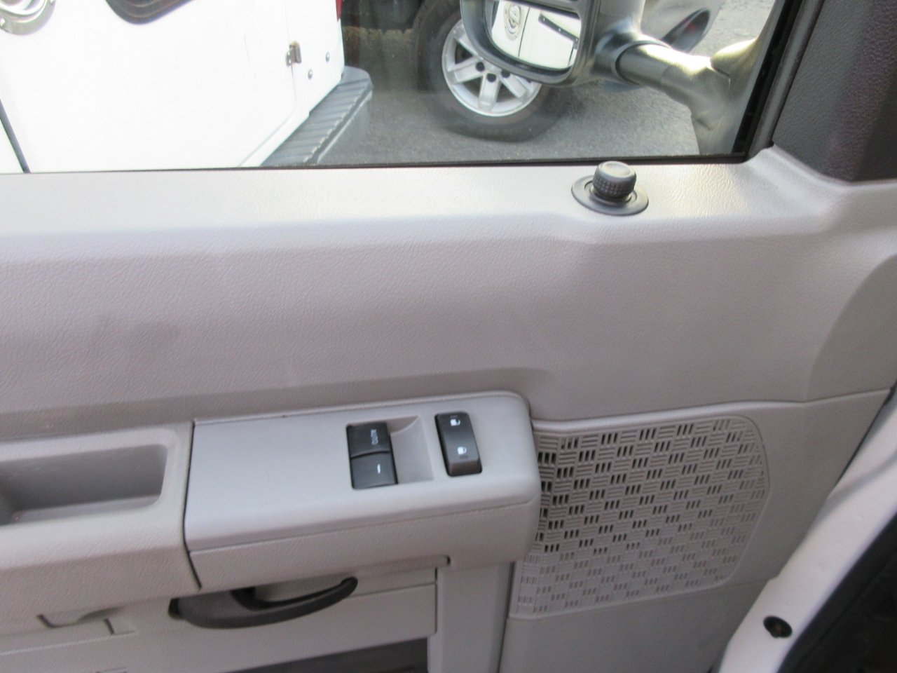 Used 2019 Ford E-350 Cutaway - photo 18