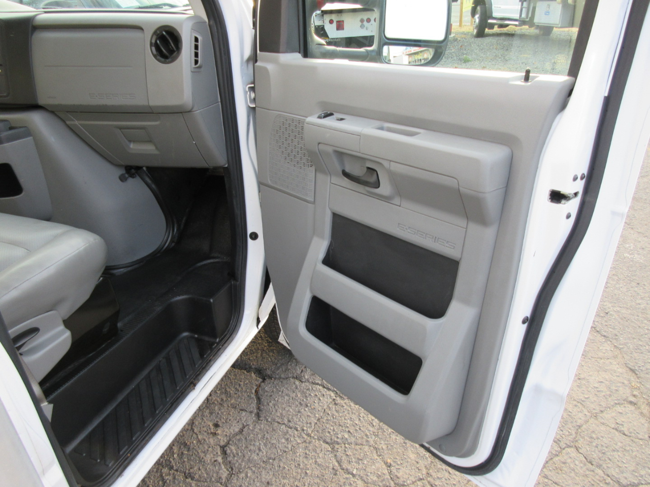 Used 2019 Ford E-350 Cutaway - photo 20