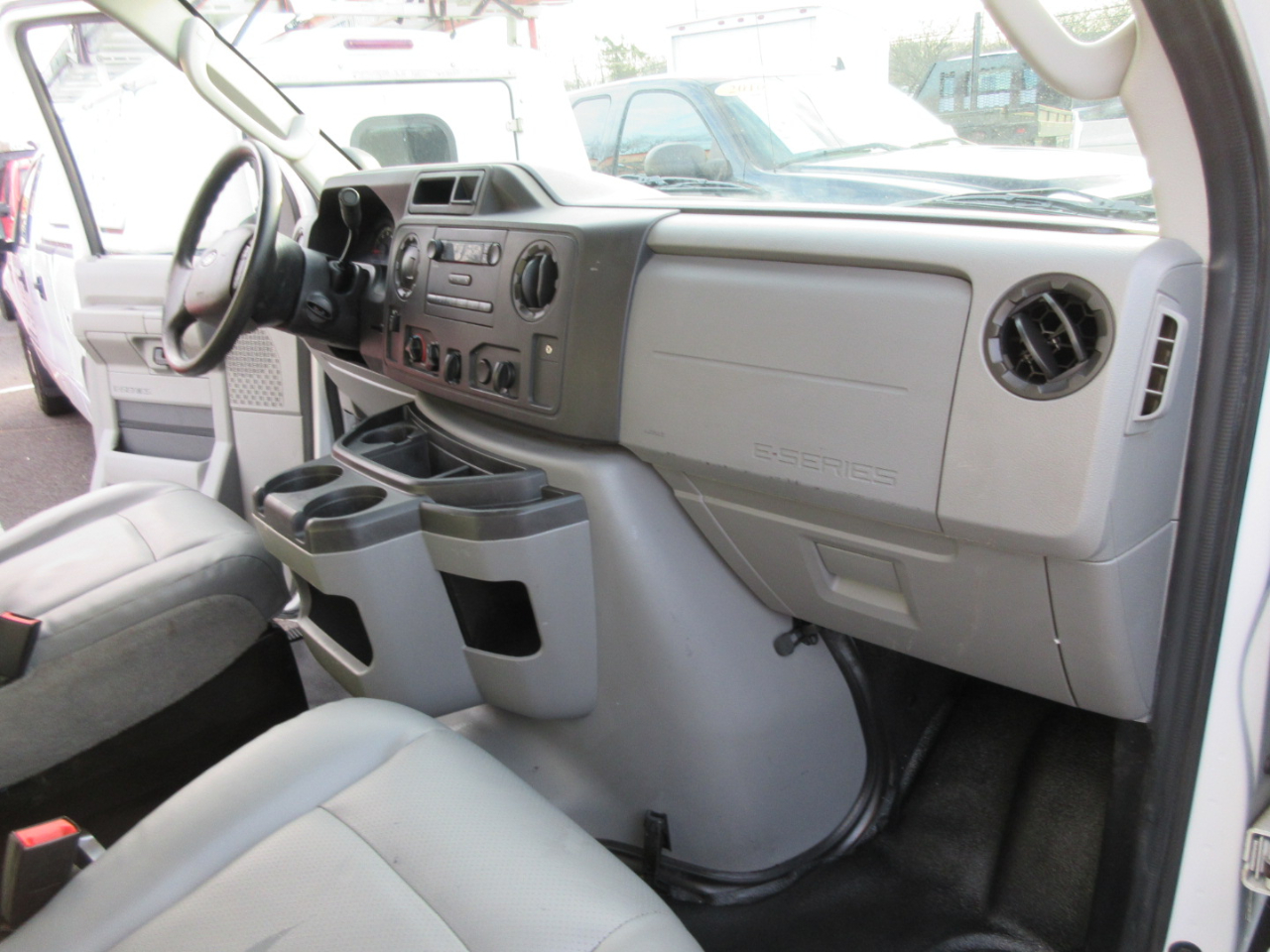 Used 2019 Ford E-350 Cutaway - photo 13