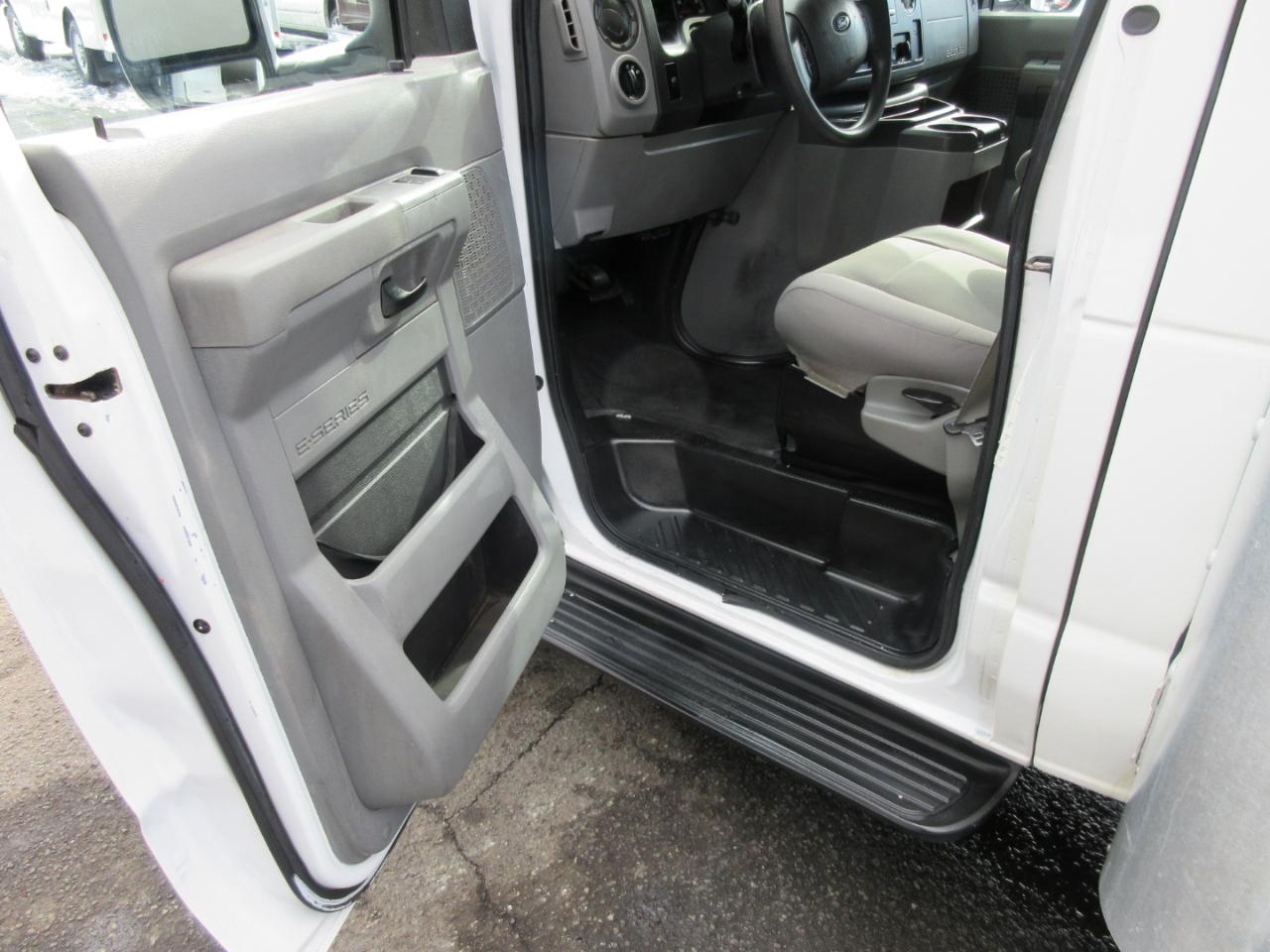 Used 2012 Ford E-350 Cutaway - photo 12