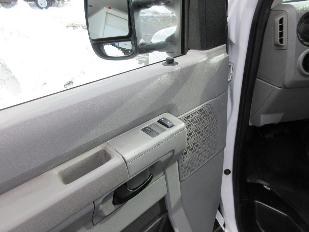 Used 2012 Ford E-350 Cutaway - photo 13