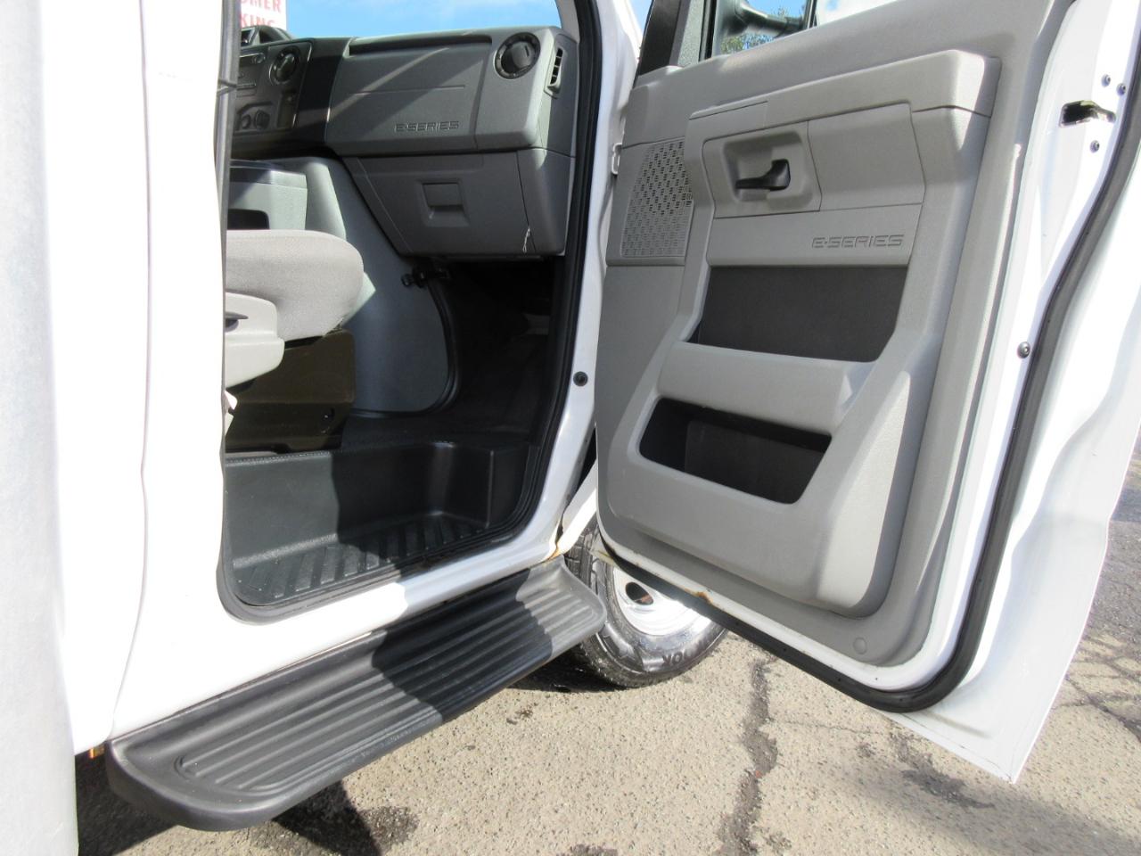 Used 2012 Ford E-350 Cutaway - photo 14