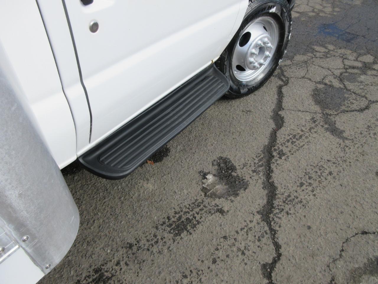 Used 2012 Ford E-350 Cutaway - photo 15