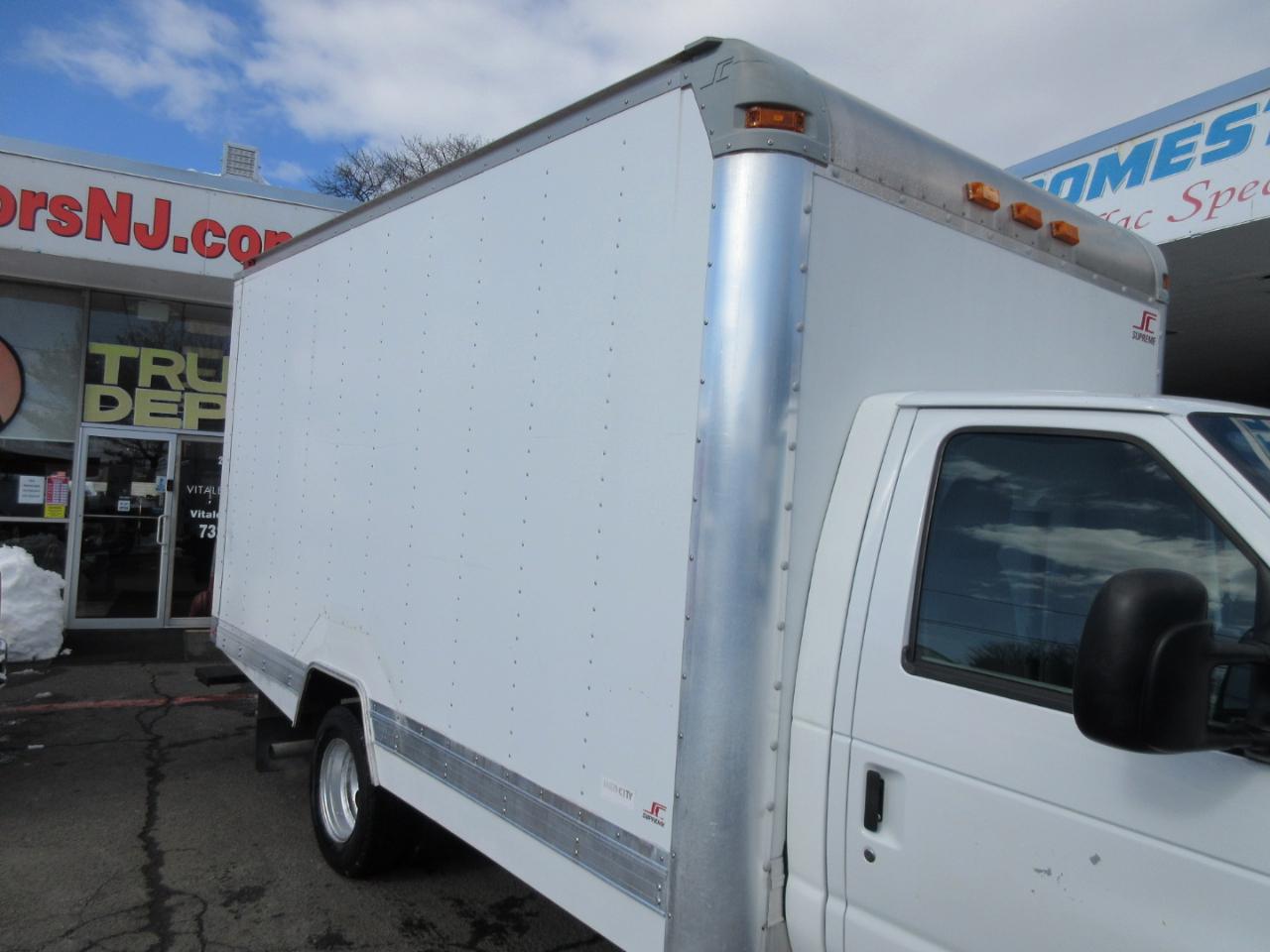 Used 2012 Ford E-350 Cutaway - photo 19