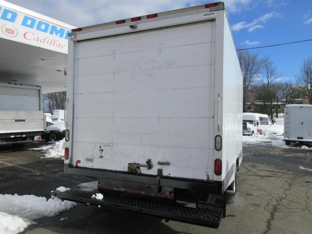 Used 2012 Ford E-350 Cutaway - photo 22