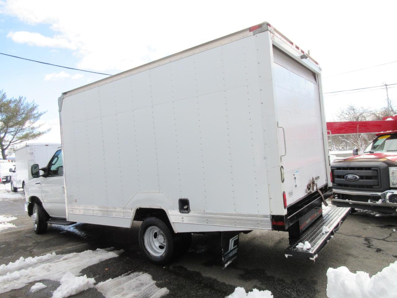 Used 2012 Ford E-350 Cutaway - photo 30
