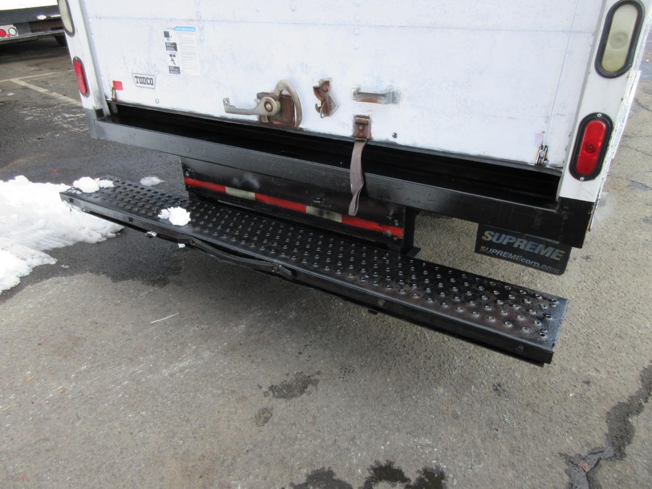 Used 2012 Ford E-350 - photo 2