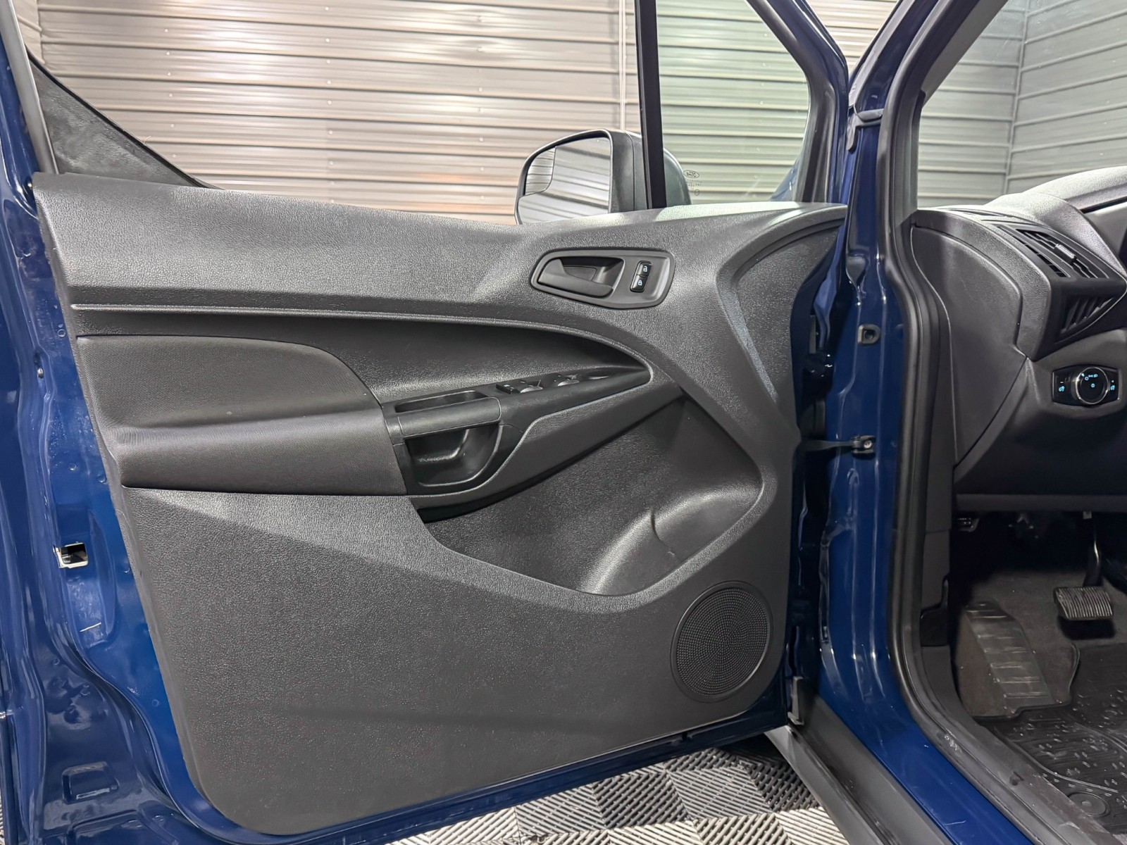 Used 2018 Ford Transit Connect Empty Cargo Van - photo 31