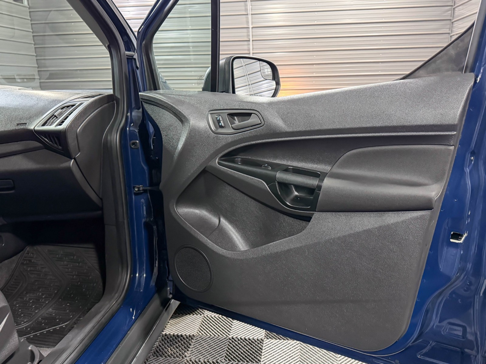 Used 2018 Ford Transit Connect Empty Cargo Van - photo 32