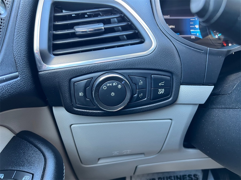 Used 2022 Ford Edge Titanium - photo 5