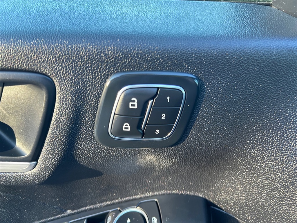 Used 2024 Ford Escape - photo 2