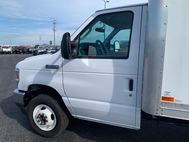 Used 2022 Ford E-450 - photo 2