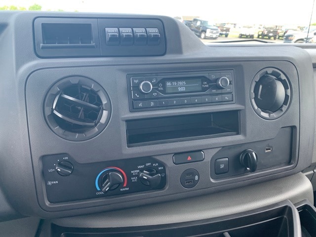 Used 2022 Ford E-450 Cutaway - photo 27
