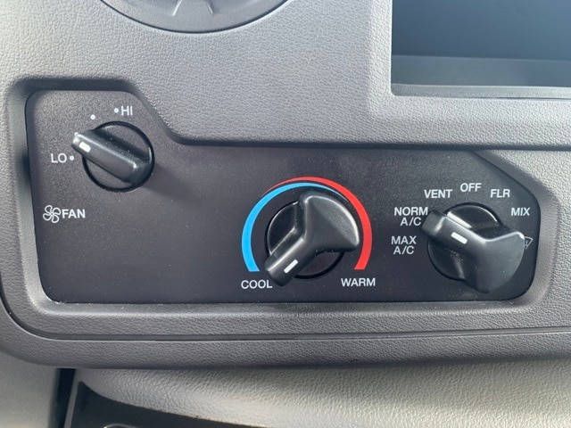 Used 2022 Ford E-450 Cutaway - photo 30