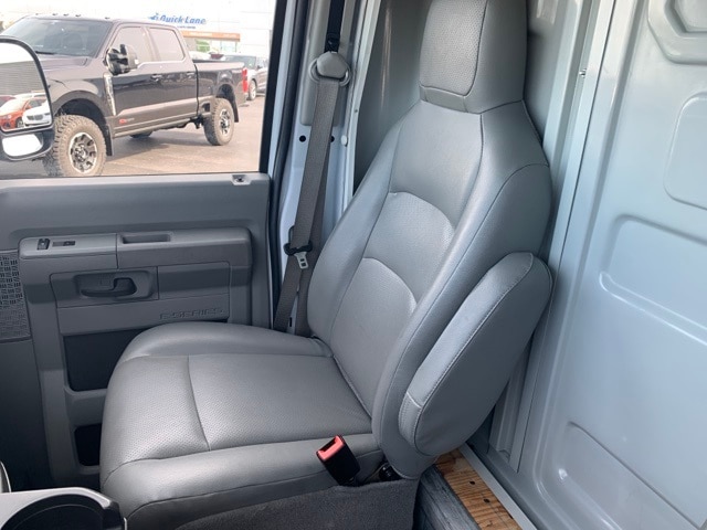 Used 2022 Ford E-450 Cutaway - photo 34