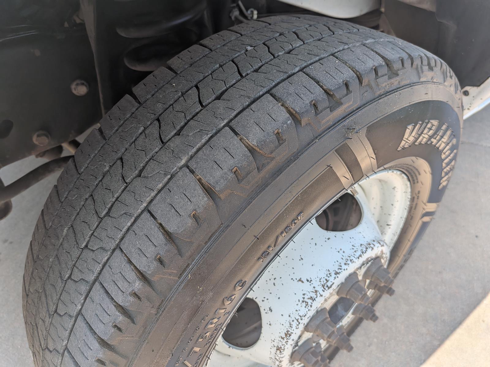Used 2019 Ford E-350 Cutaway - photo 35