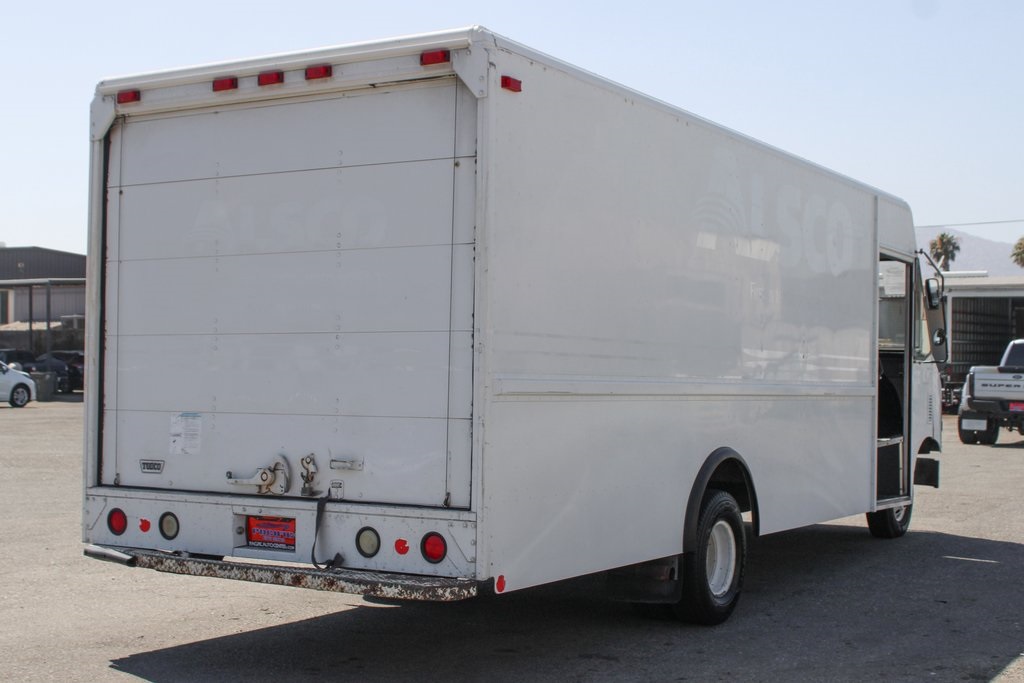 Used 2005 Ford E-450 Stripped Chassis - photo 12