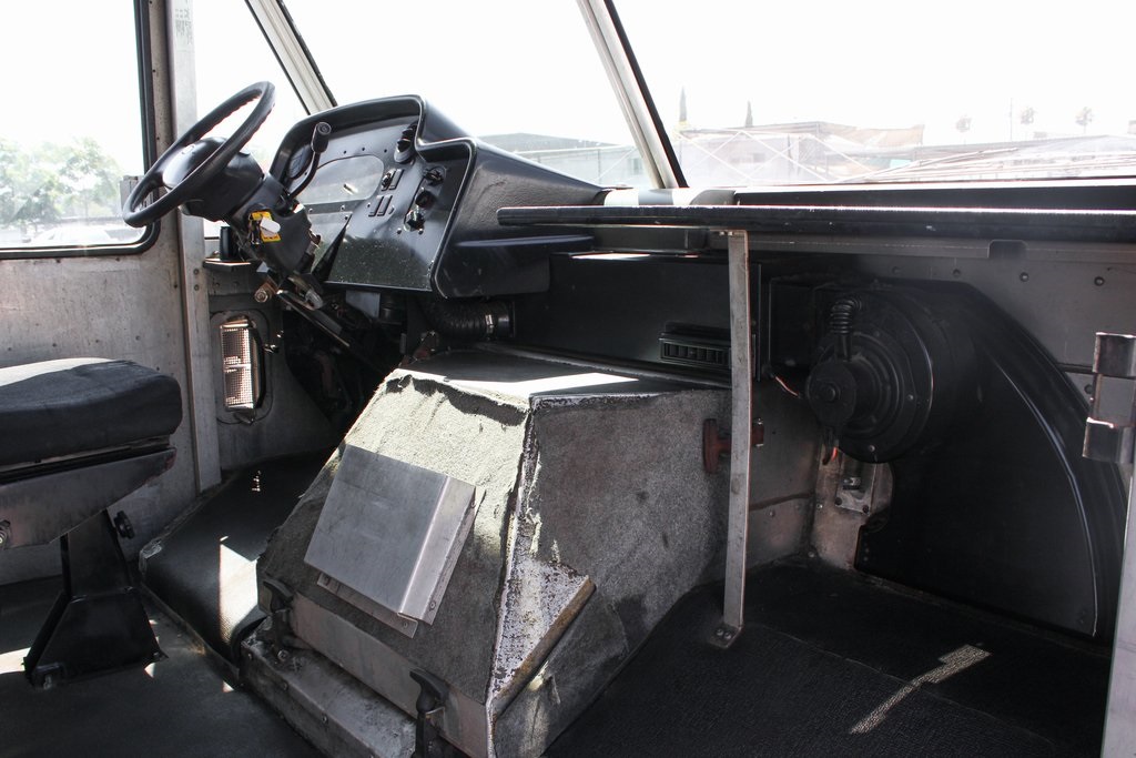 Used 2005 Ford E-450 Stripped Chassis - photo 18