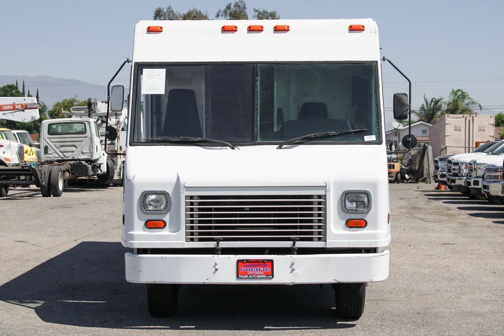 Used 2005 Ford E-450 Stripped Chassis - photo 3