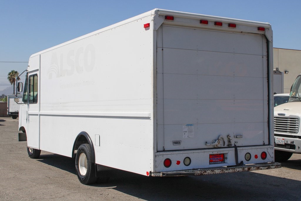 Used 2005 Ford E-450 Stripped Chassis - photo 6