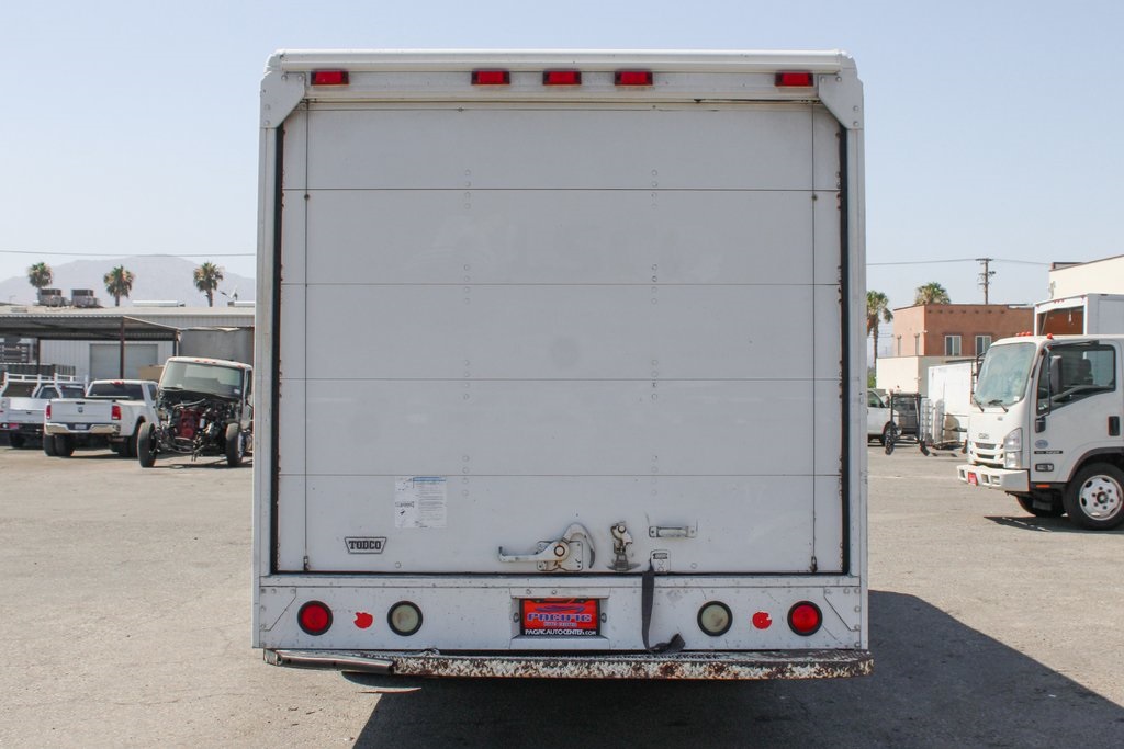 Used 2005 Ford E-450 Stripped Chassis - photo 7