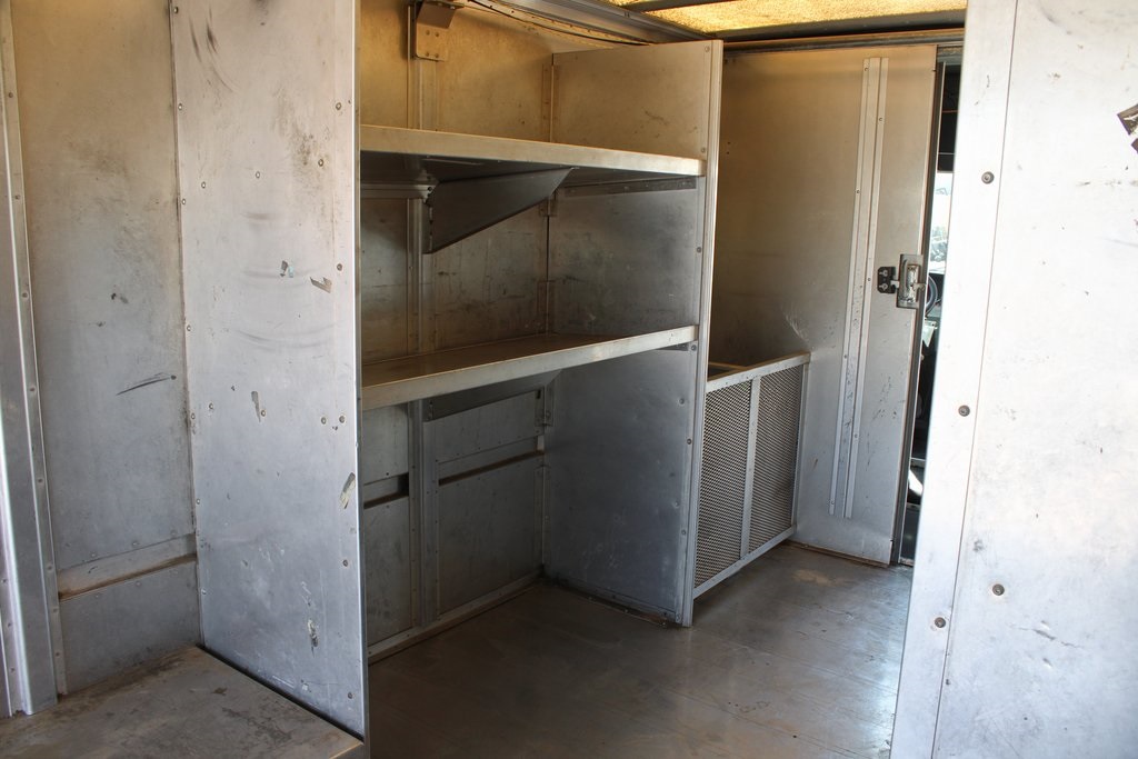 Used 2005 Ford E-450 Stripped Chassis - photo 9