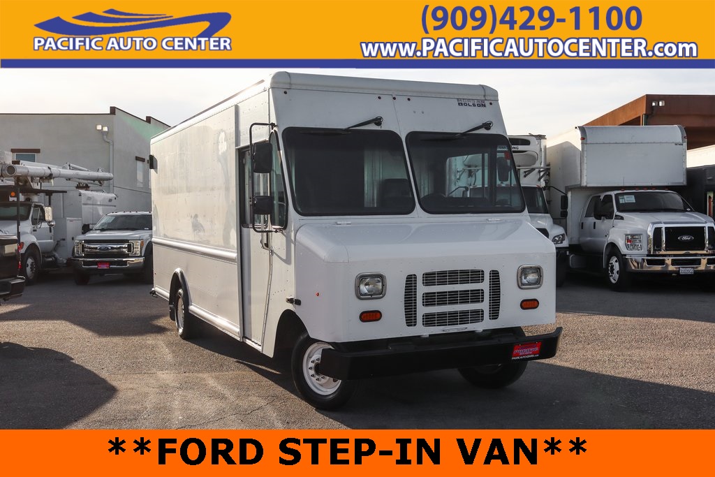 Used 2017 Ford E-350 - photo 1