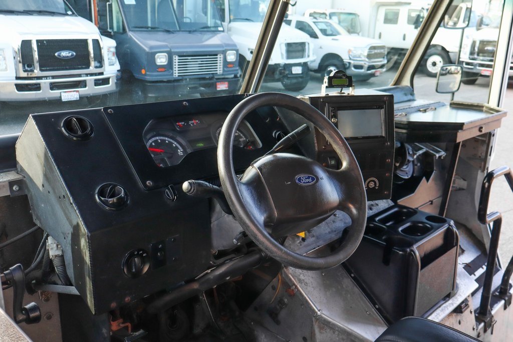 Used 2017 Ford E-350 Stripped Chassis - photo 17