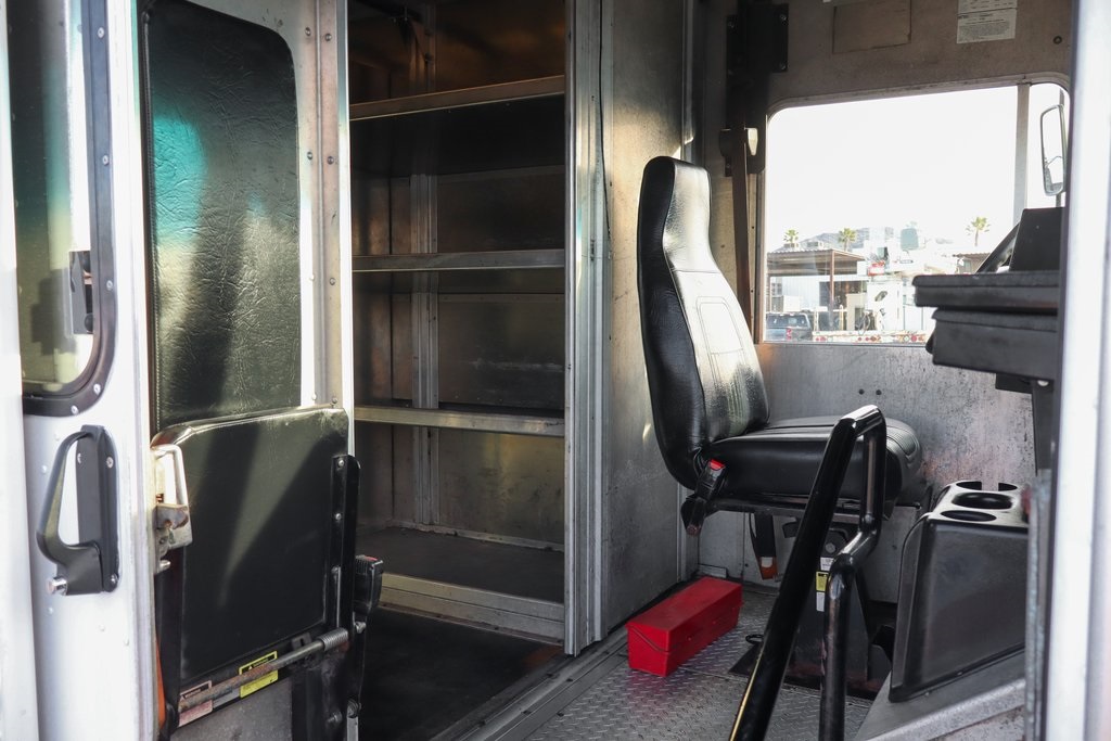 Used 2017 Ford E-350 Stripped Chassis - photo 28