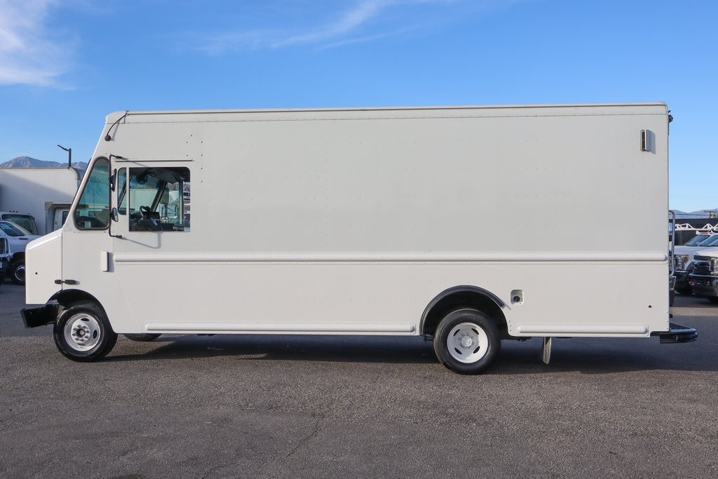 Used 2017 Ford E-350 Stripped Chassis - photo 5