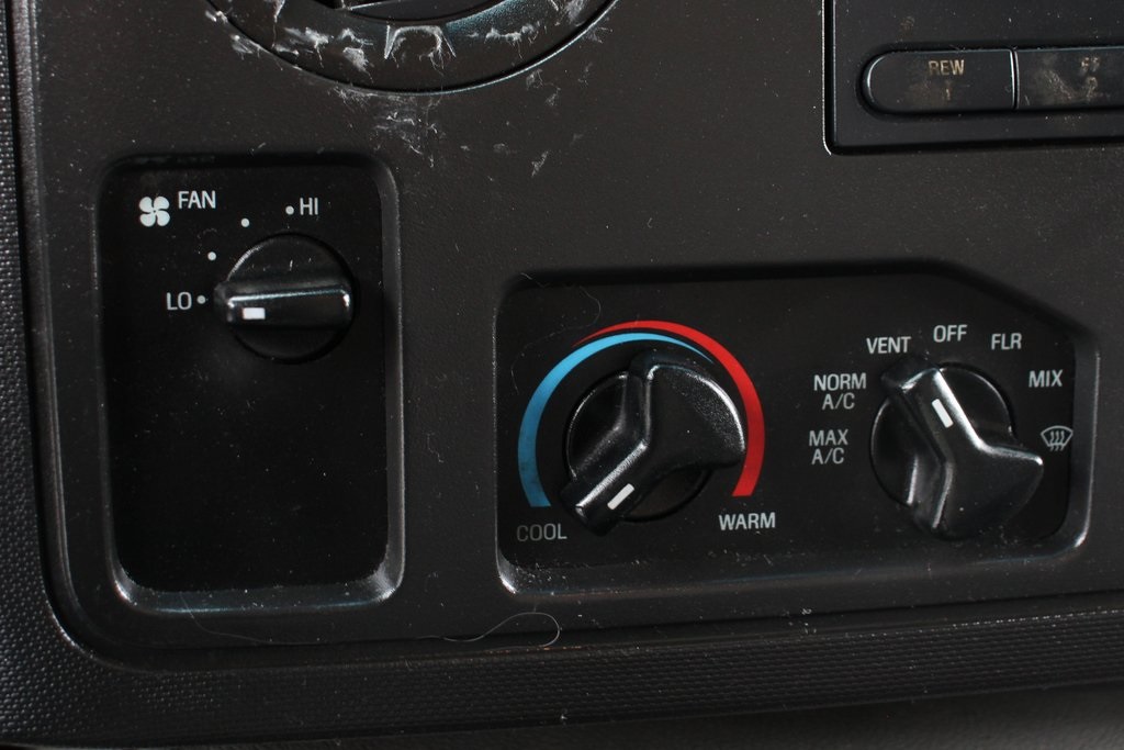 Used 2014 Ford E-350 Cutaway - photo 27
