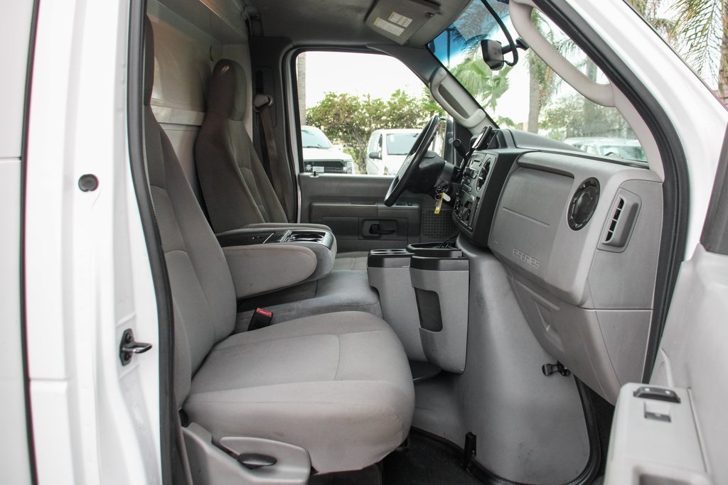 Used 2014 Ford E-350 Cutaway - photo 31