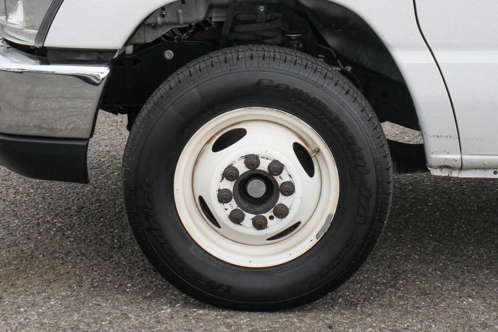Used 2014 Ford E-350 Cutaway - photo 33