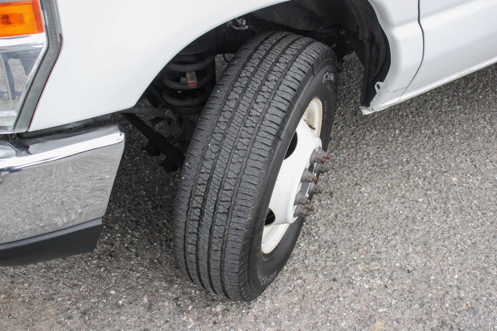 Used 2014 Ford E-350 Cutaway - photo 35